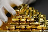 Stocks Gain Favor, Gold Retreats Before Fed Decision