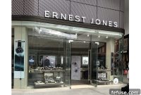 Signet’s Global Surge Overshadowed by Stubborn UK Sales Slump