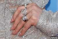 Platinum Surges in China as Buyers Ditch Pricey Gold