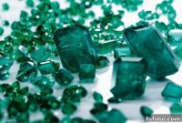 Natural vs. Lab-Grown Emeralds: Spotting the Differences