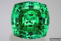Smithsonian Unveils Colossal 116-Carat Tsavorite Gem
