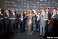 Elizabeth Hurley Sparkles at Carat Show’s Grand Premiere