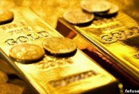 Dollar Retreats on Trade Hopes, Gold Holds Firm