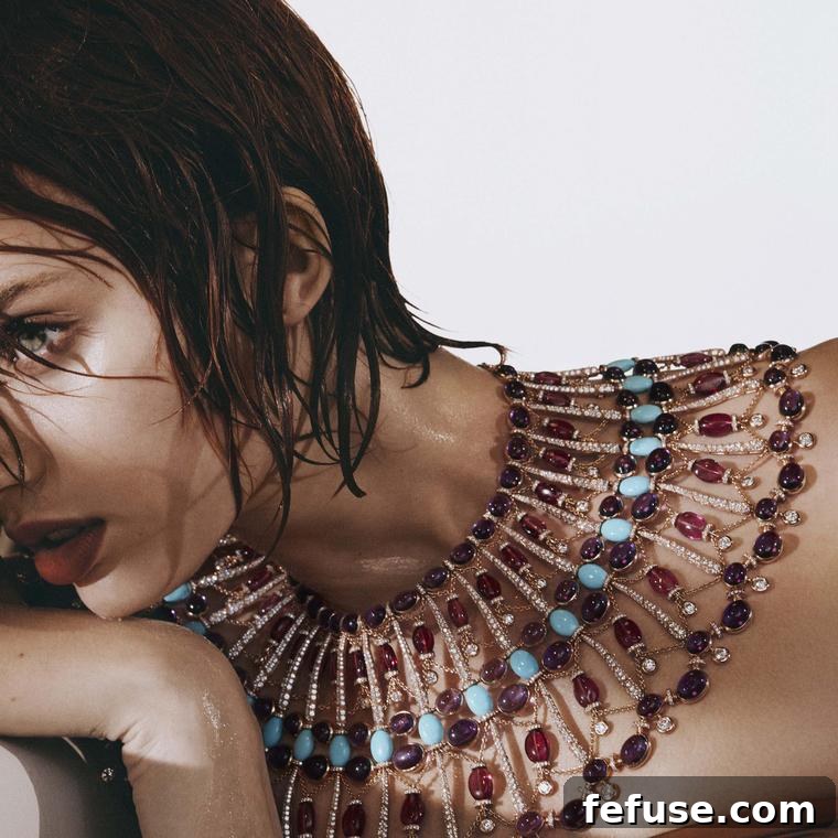 The Cleopatra necklace is one of the clearest references to the world of film and in particular Elizabeth Taylor’s role in the 1963 film ‘Cleopatra’, during the filming of which she met Richard Burton.