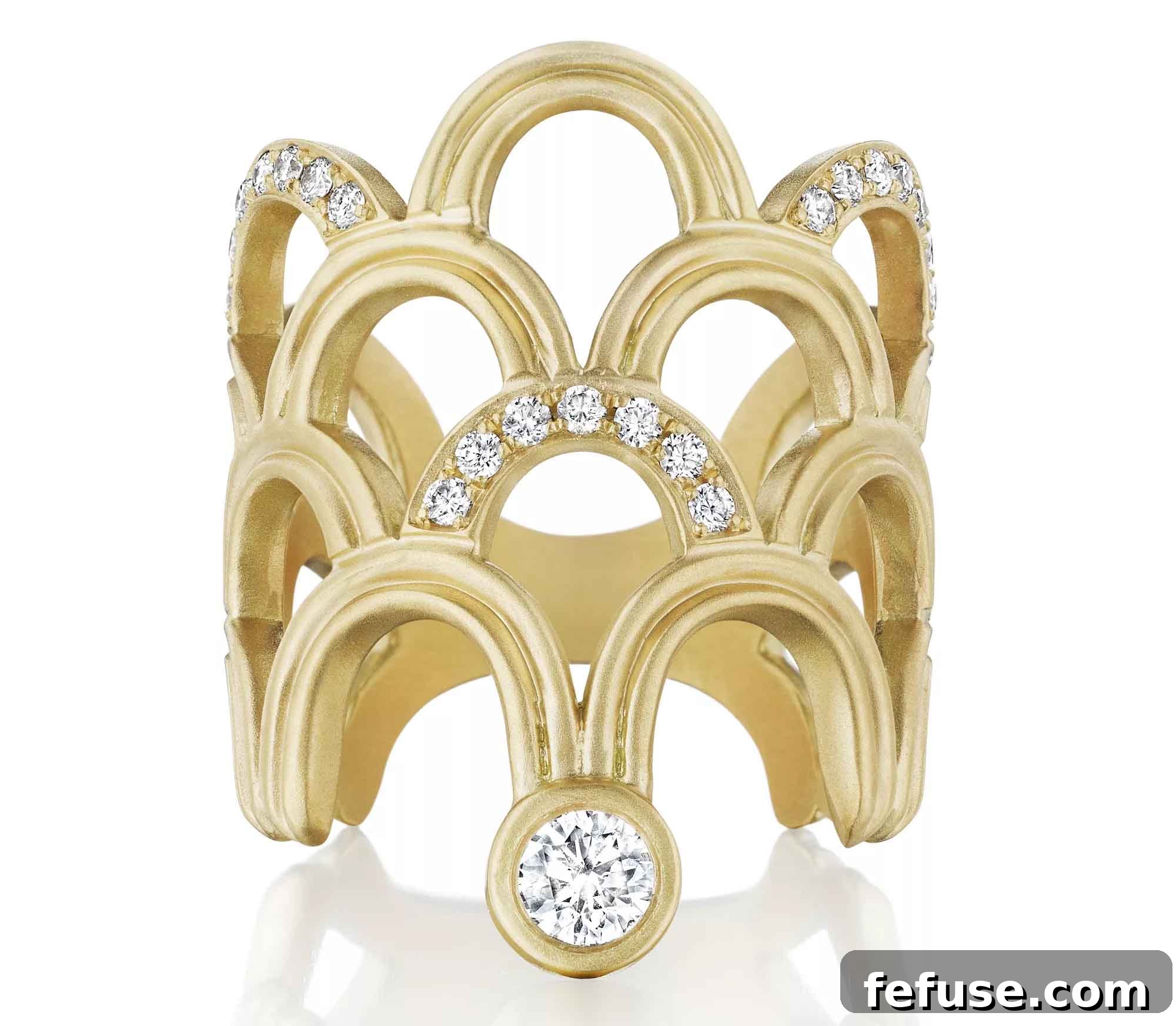 Normandie collection ring in 18k yellow gold with diamonds