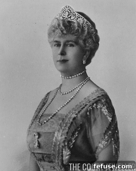 A close-up illustration or historical photograph highlighting the central adaptable element of Queen Mary's Honeysuckle Tiara, perhaps showcasing one of its interchangeable gemstones like the kunzite.