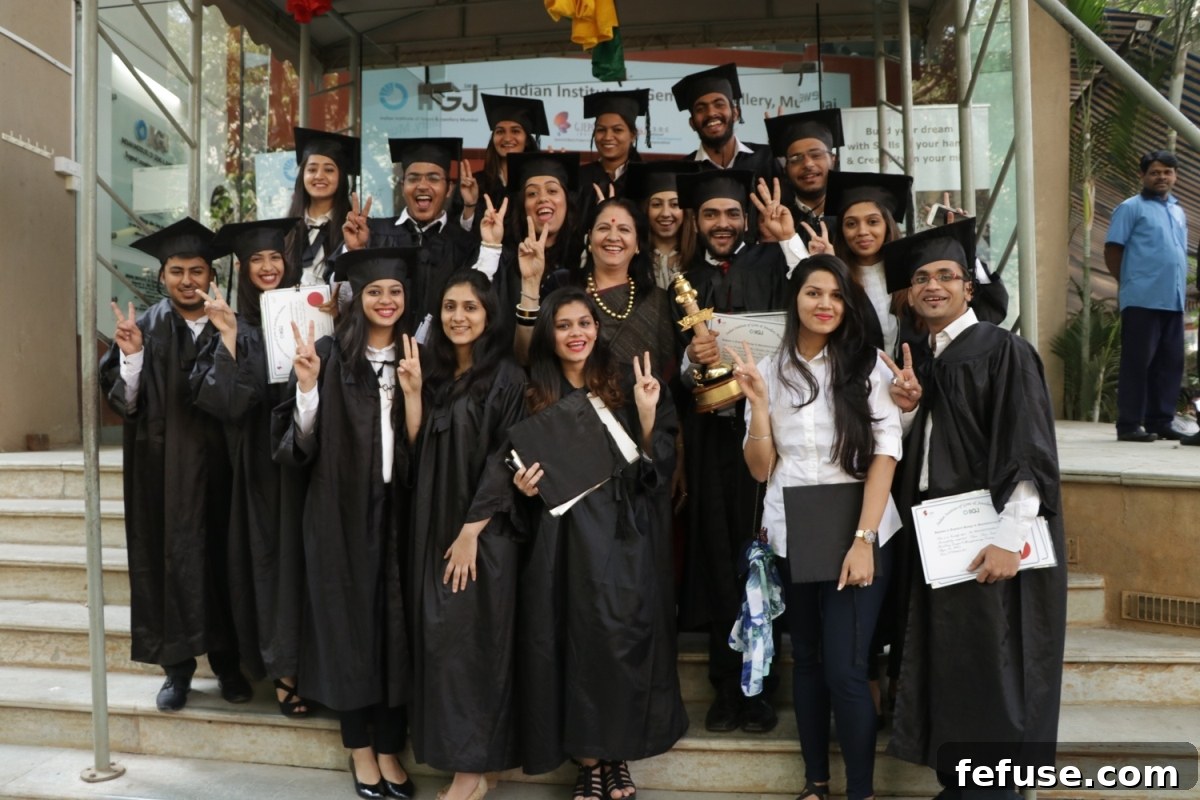 Ms. Namita Pandya interacting with IIGJ students at the convocation ceremony.