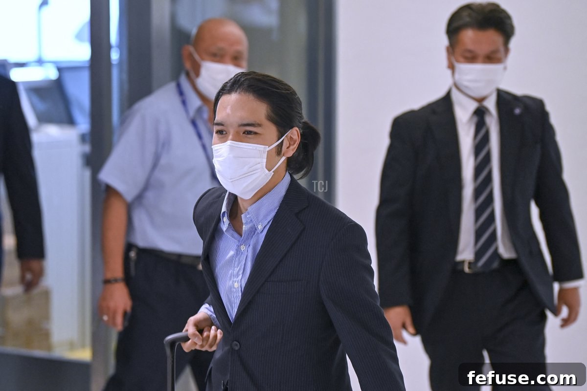 Kei Komuro (C), the boyfriend of Japan's Princess Mako, arrives at Narita airport in Chiba Prefecture on September 27, 2021 from the United States