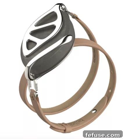 Bellabeat Leaf Urban wearable device in hand