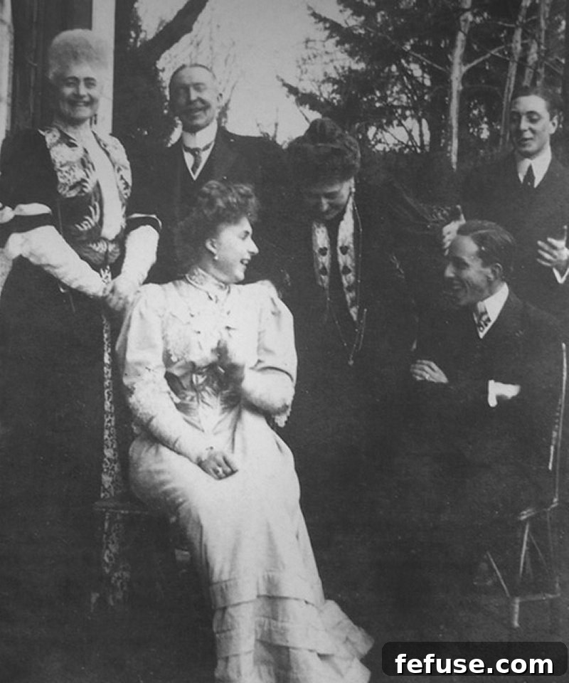 Ena and Alfonso in Biarritz with Princess Beatrice, Prince Alexander of Battenberg, Princess Frederica of Hanover, and Baron Alphons von Pawel-Rammingen, 1906 (Wikimedia Commons)