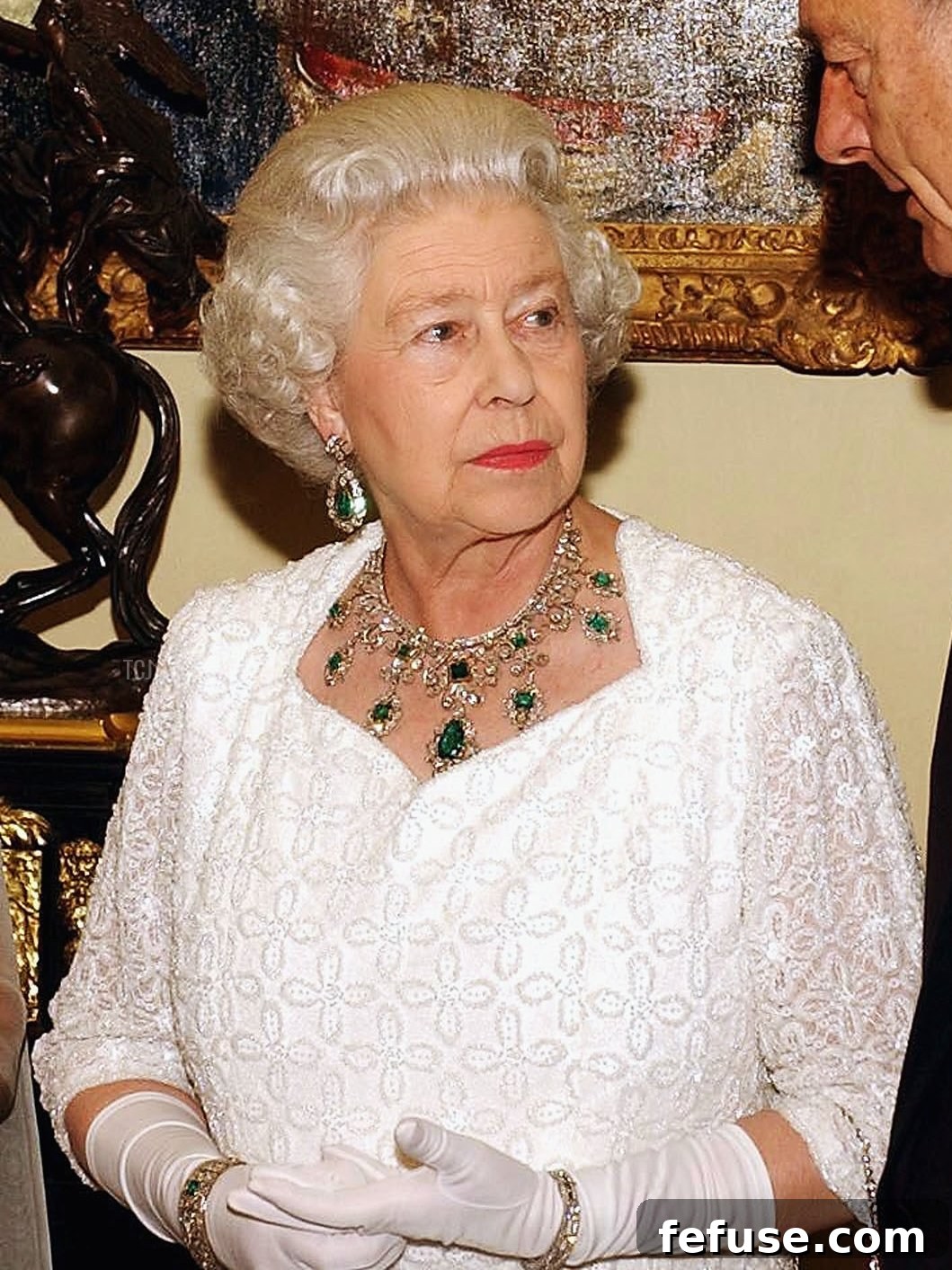 Queen Elizabeth II (C) stands with French President Jacques Chirac (R) and Madame Chirac before attending a State banquet on November 18, 2004 at Windsor Castle, England