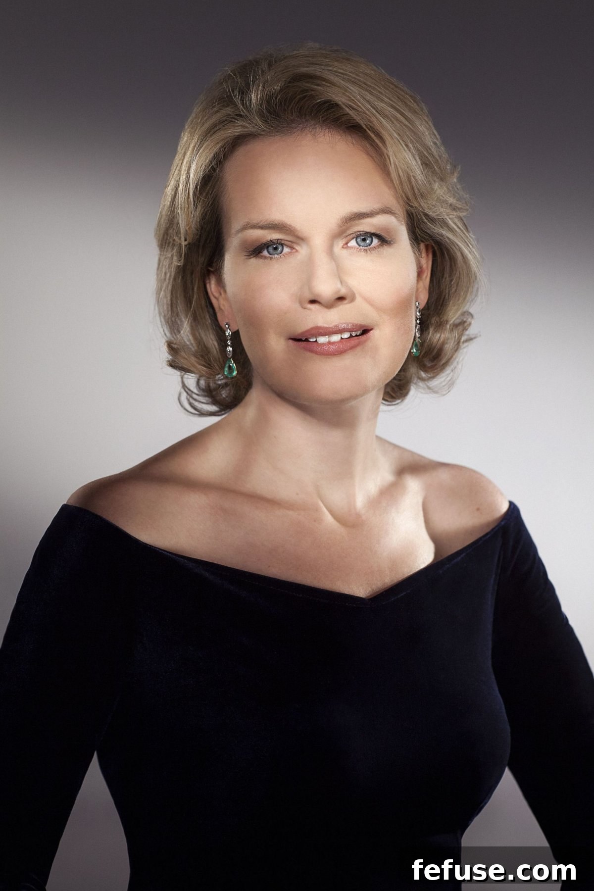 Official portrait of Queen Mathilde (then Duchess of Brabant) for her 40th birthday in January 2013, featuring her iconic emerald earrings. (Belgian Royal Palace)