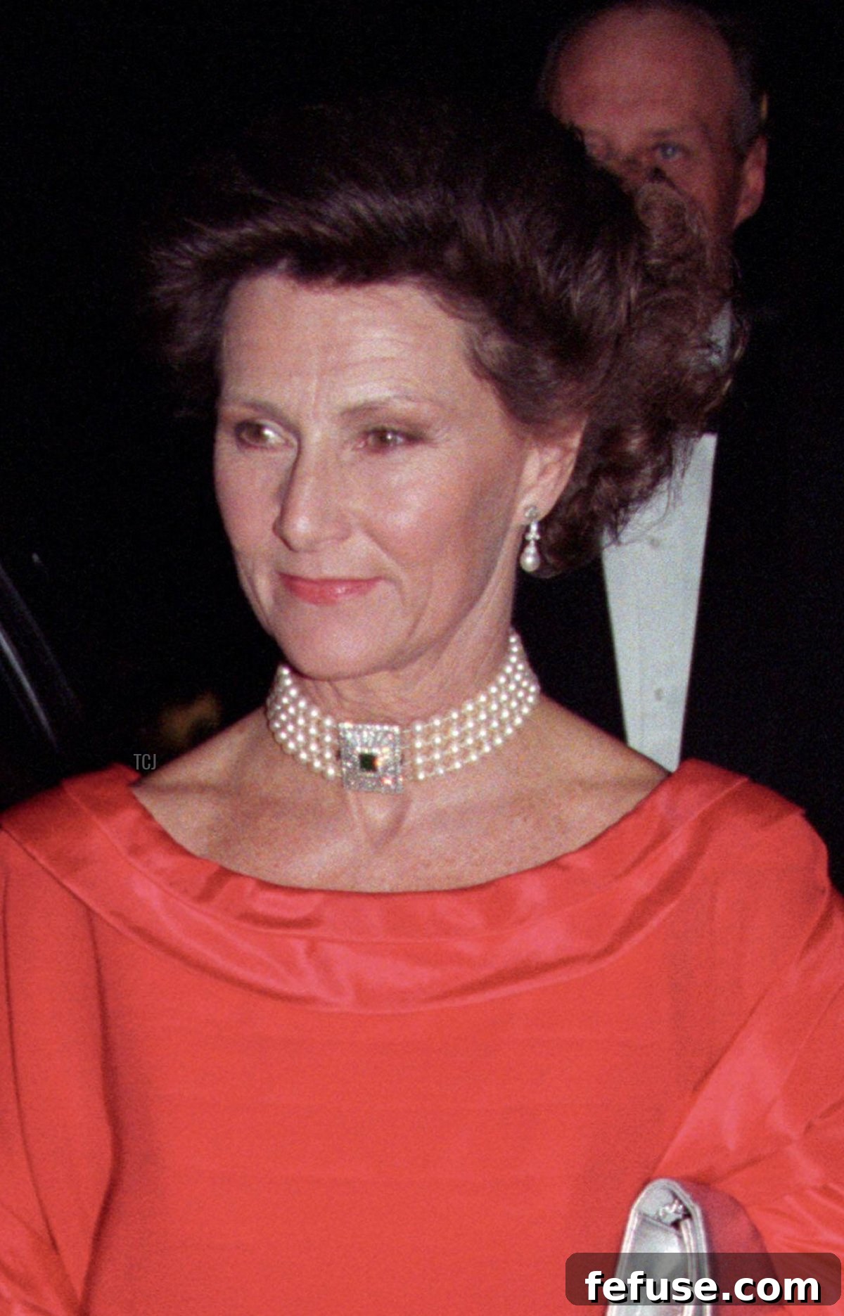 King Harald V and Queen Sonja of Norway attend a dinner at the Norwegian ambassador's residence in Washington, October 1995 (Terje Bendiksby/NTB/Alamy)