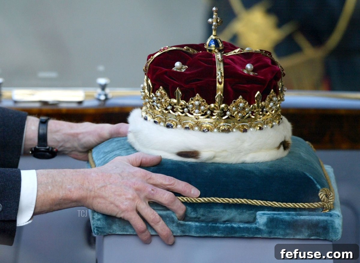 The Crown of Scotland makes its way down the Royal Mile as the Queen arrives for the formal opening of the Scottish Parliament building on October 9, 2004 in Edinburgh, Scotland (Christopher Furlong/Getty Images)