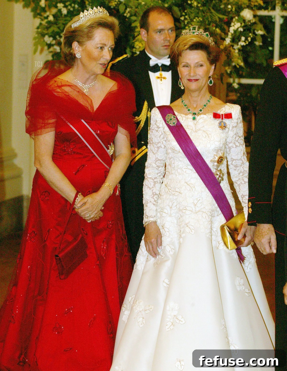 The Sentimental Sparkle of Queen Paola's Norwegian Tiara 5 Queen Paola of Belgium and Queen Sonja of Norway attend a state banquet in Brussels on May 20, 2003 (Mark Renders/Getty Images)