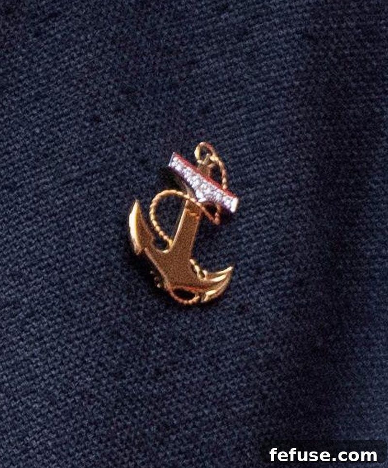 Close-up of Queen Mary's diamond and yellow gold anchor brooch during the royal visit to Velje.