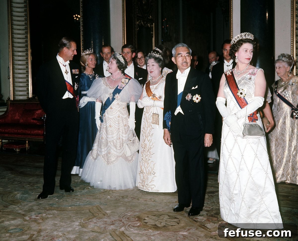 Queen Elizabeth II hosts a state banquet at Buckingham Palace in London for Emperor Hirohito and Empress Nagako of Japan on October 5, 1971 (PA Images/Alamy)