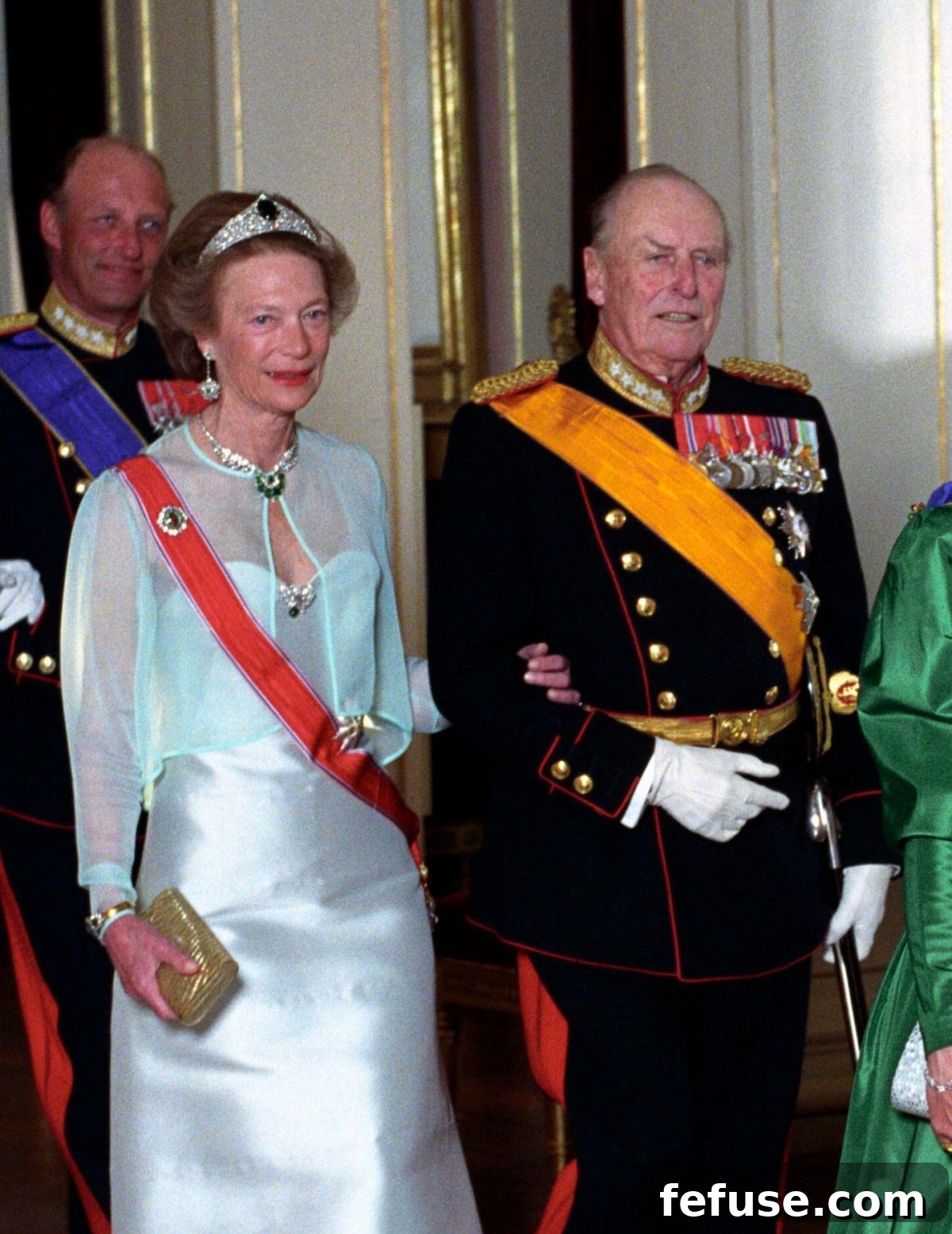 Grand Duchess Josephine-Charlotte of Luxembourg and King Olav V of Norway arrive for a state banquet at the Royal Palace in Oslo, May 1990 (Bjørn Sigurdsøn/NTB/Alamy)