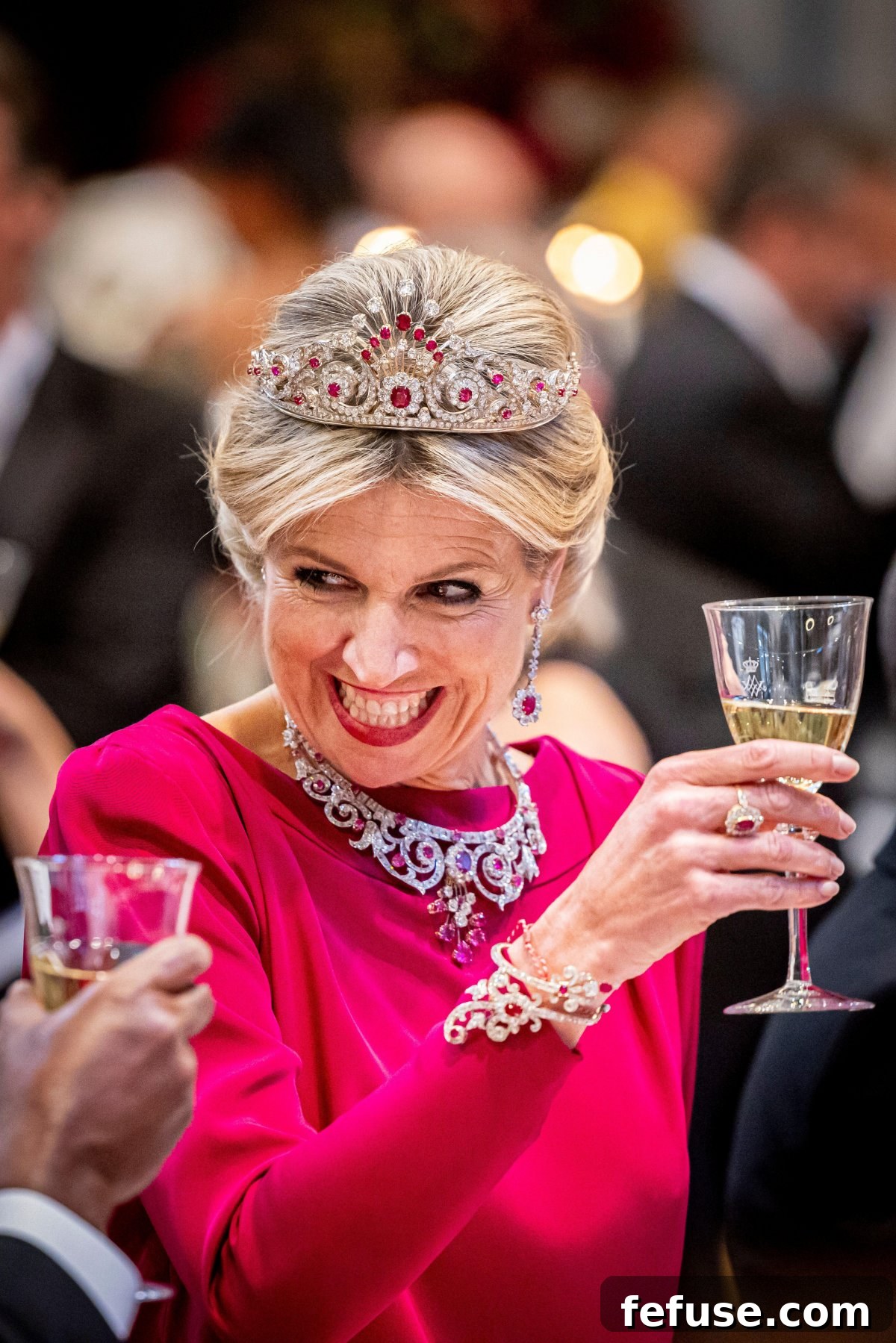 The Queen of the Netherlands toasts during a gala dinner at the Royal Palace in Amsterdam on June 5, 2024 (Patrick van Katwijk/DPA Picture Alliance/Alamy)