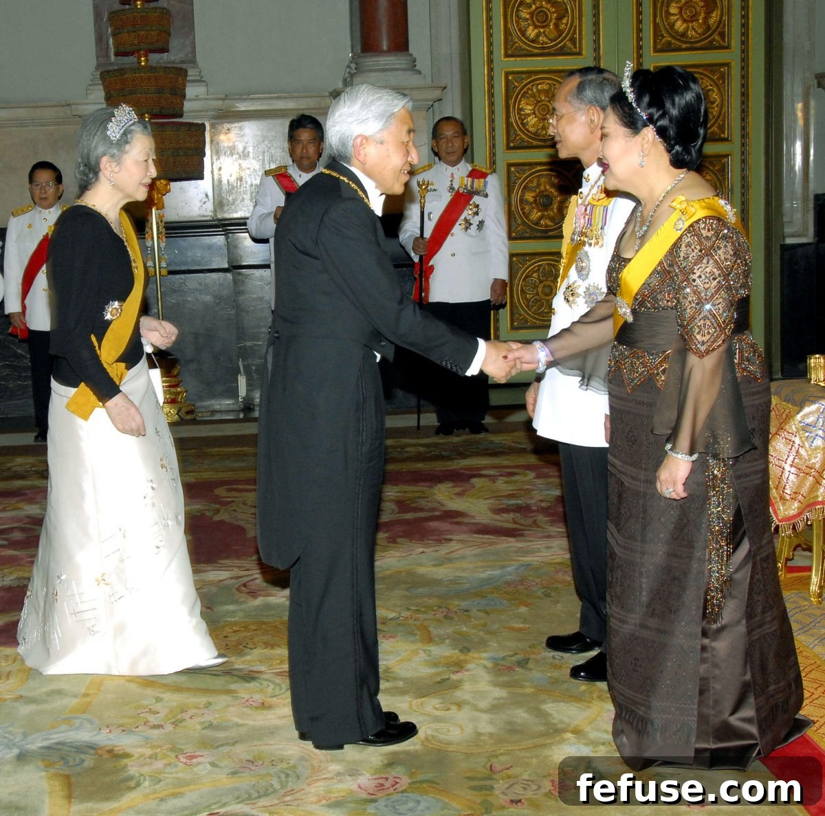 Emperor Akihito and Empress Michiko of Japan greet King Bhumibol Adulyadej and Queen Sirikit of Thailand during his Diamond Jubilee celebrations in Bangkok on June 13, 2006 (Patrick Durand/Abaca Press/Alamy)