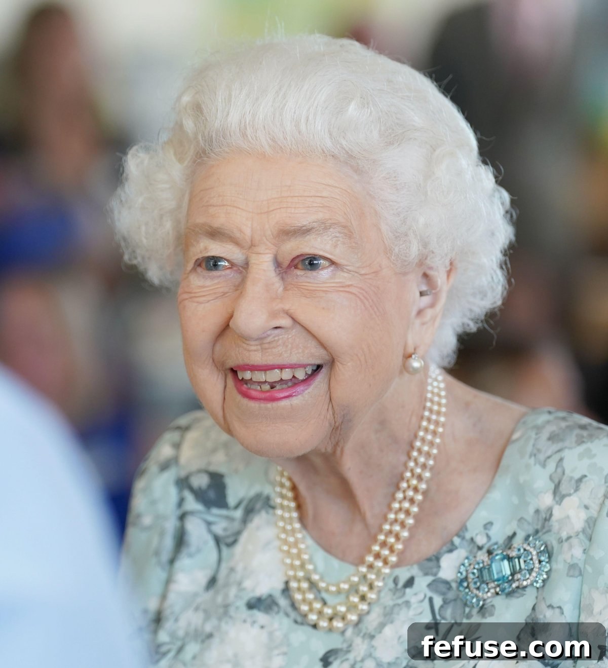 A Historic Sparkle: The Queen Mother's VE Day Cartier Brooch 11 Queen Elizabeth II officially opens the new building at Thames Hospice in Maidenhead on July 15, 2022 (Kirsty O'Connor/PA Images/Alamy)