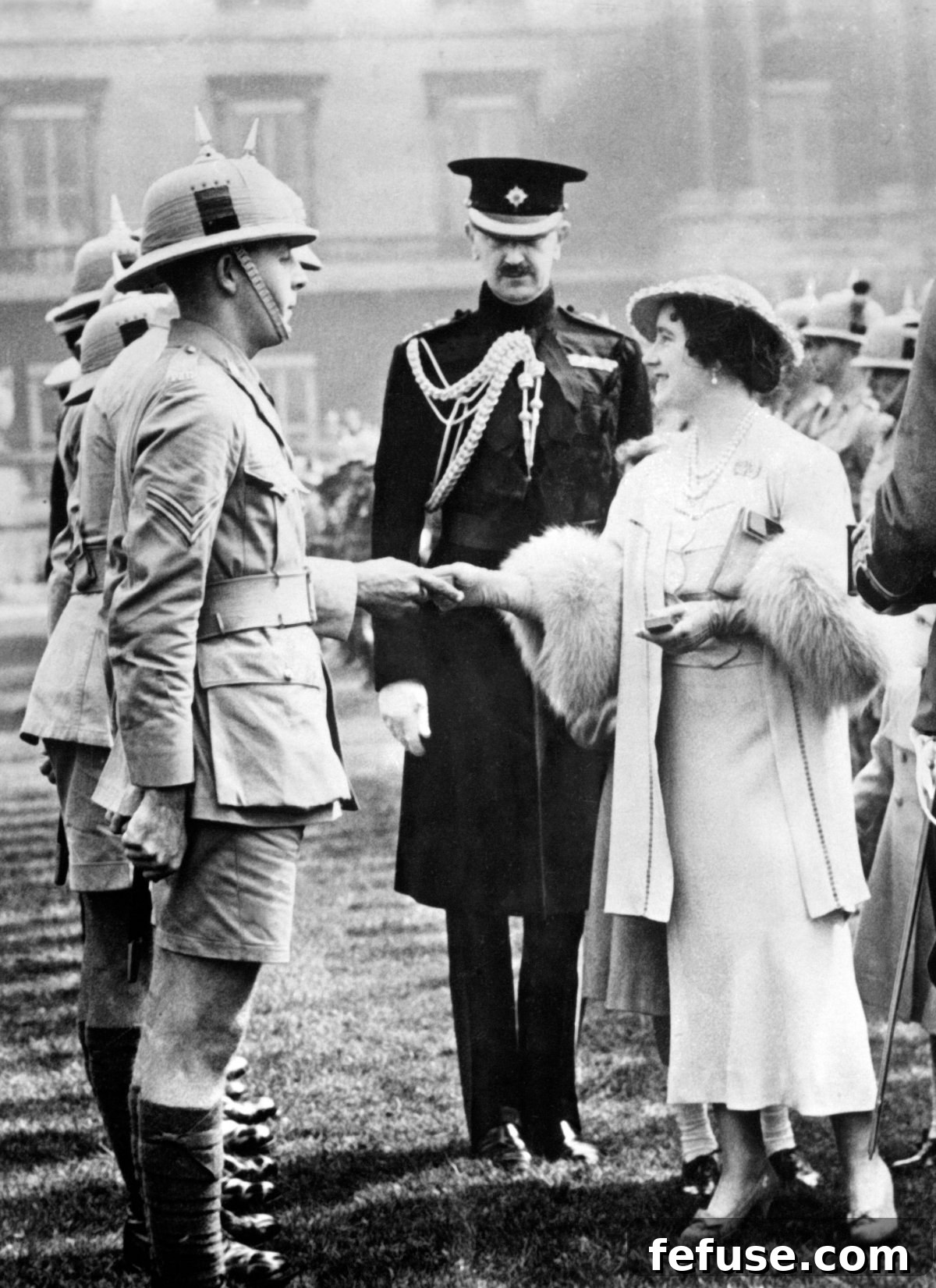 A Historic Sparkle: The Queen Mother's VE Day Cartier Brooch 5 Queen Elizabeth presents coronation medals to soldiers and officers outside Buckingham Palace in London on May 14, 1937 (Sueddeutsche Zeitung Photo/Alamy)