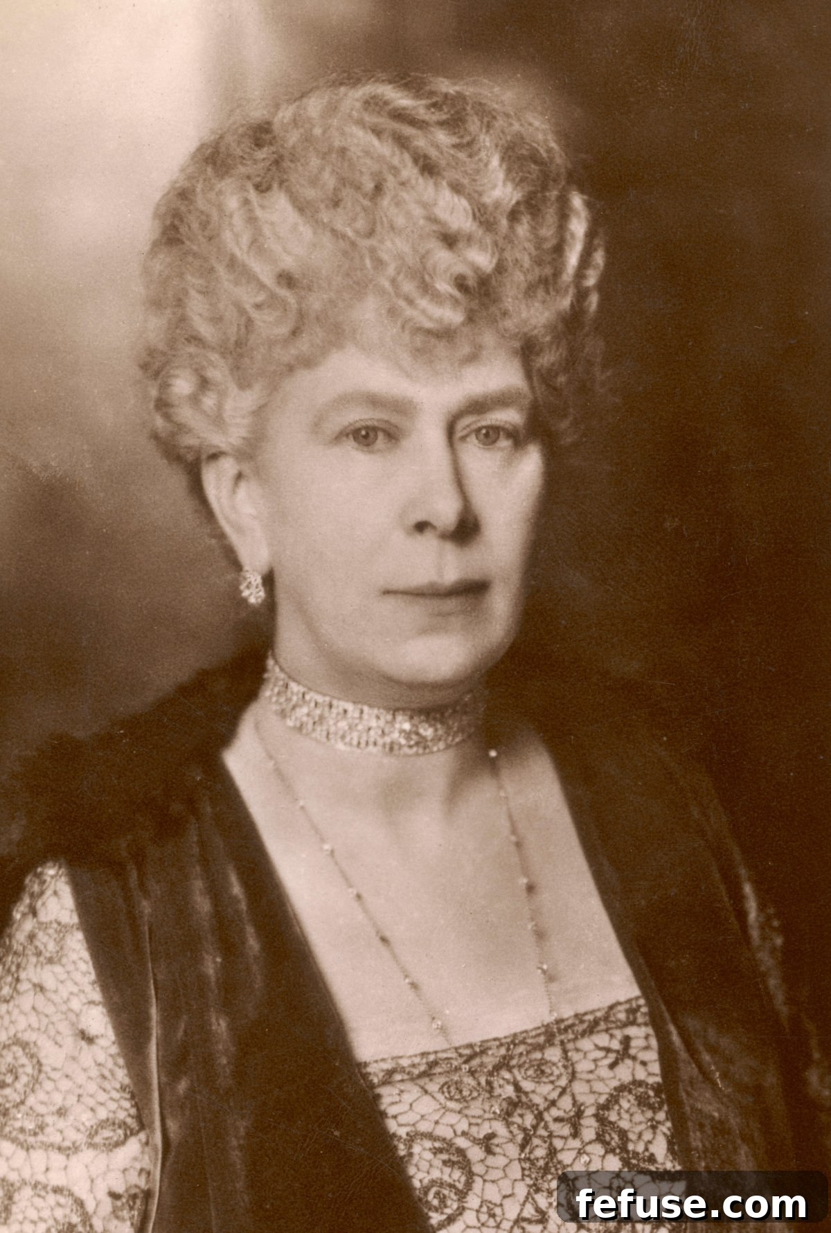 Princess of Wales Illuminates in Queen's Diamond Chandeliers 11 Portrait of Queen Mary, ca. 1930s (Chronicle/Alamy)