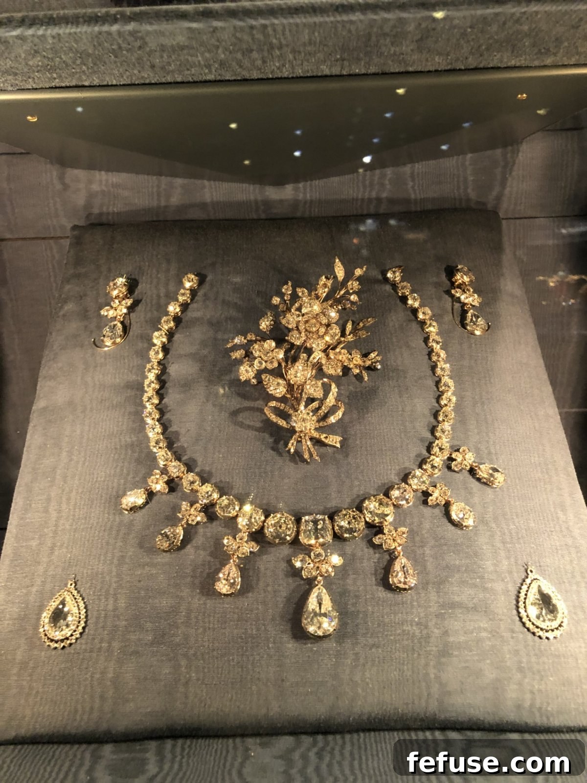 The diamond brilliant parure from the Danish crown jewel collection (Kristina Solberg)