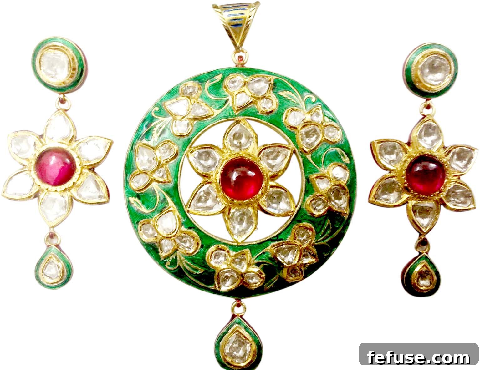 Close-up of Chitarai pattern on a gold bracelet