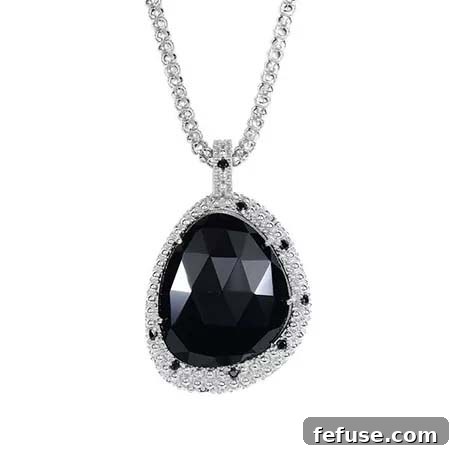 Pendant necklace with black onyx and spinel