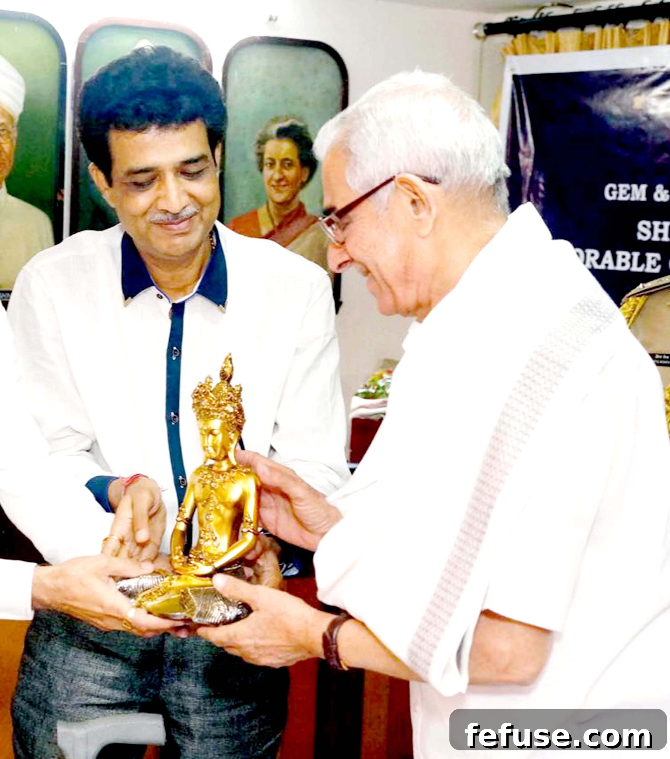 Governor of Gujarat O.P. Kohli presenting an award to Dhiraj Kumar of D. J. Jewellers, acknowledging his impactful role in the Ahmedabad jewellery sector.