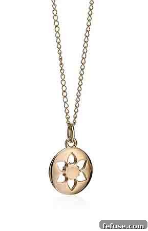 Flower necklace in 14k yellow gold